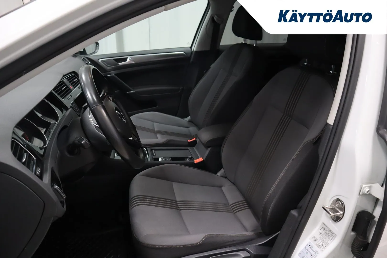 VOLKSWAGEN Golf FMN-995 carousel image