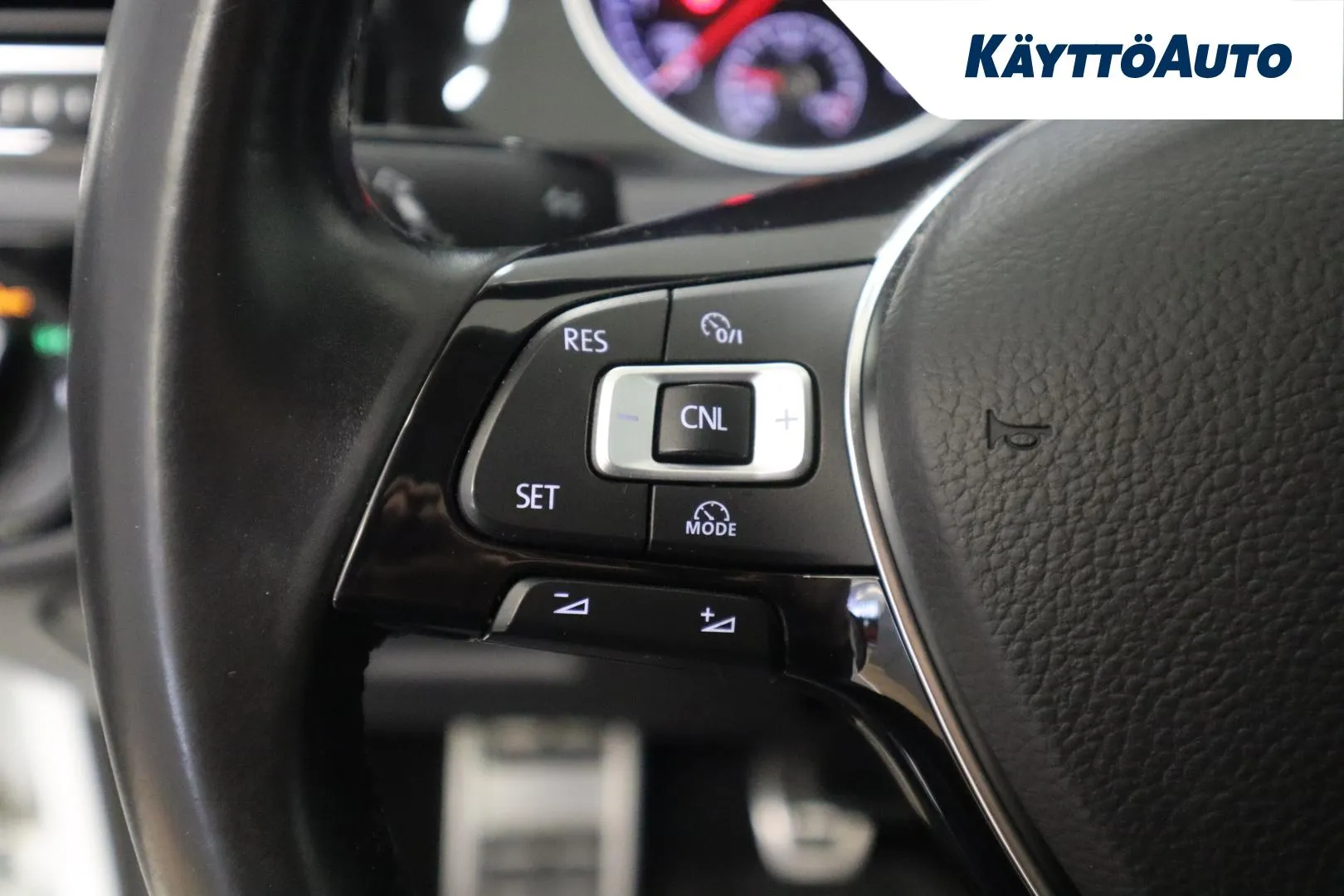 VOLKSWAGEN Golf FMN-995 carousel image