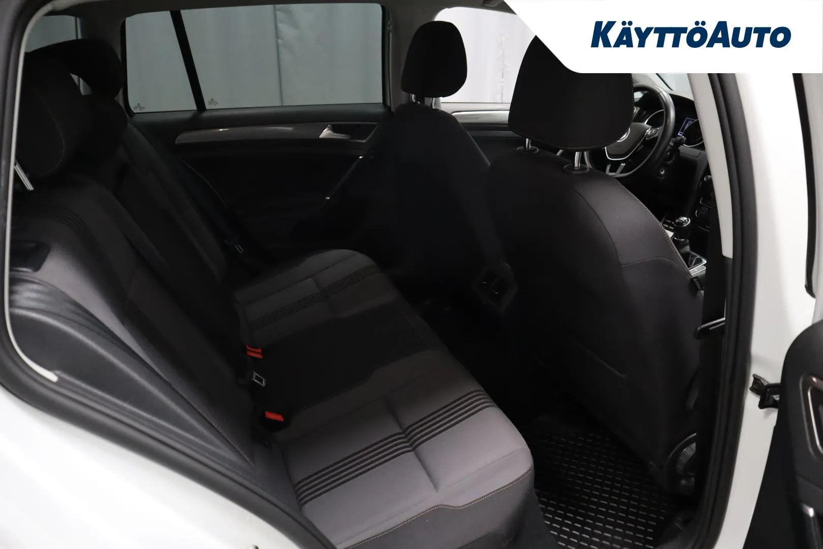 VOLKSWAGEN Golf FMN-995 carousel image