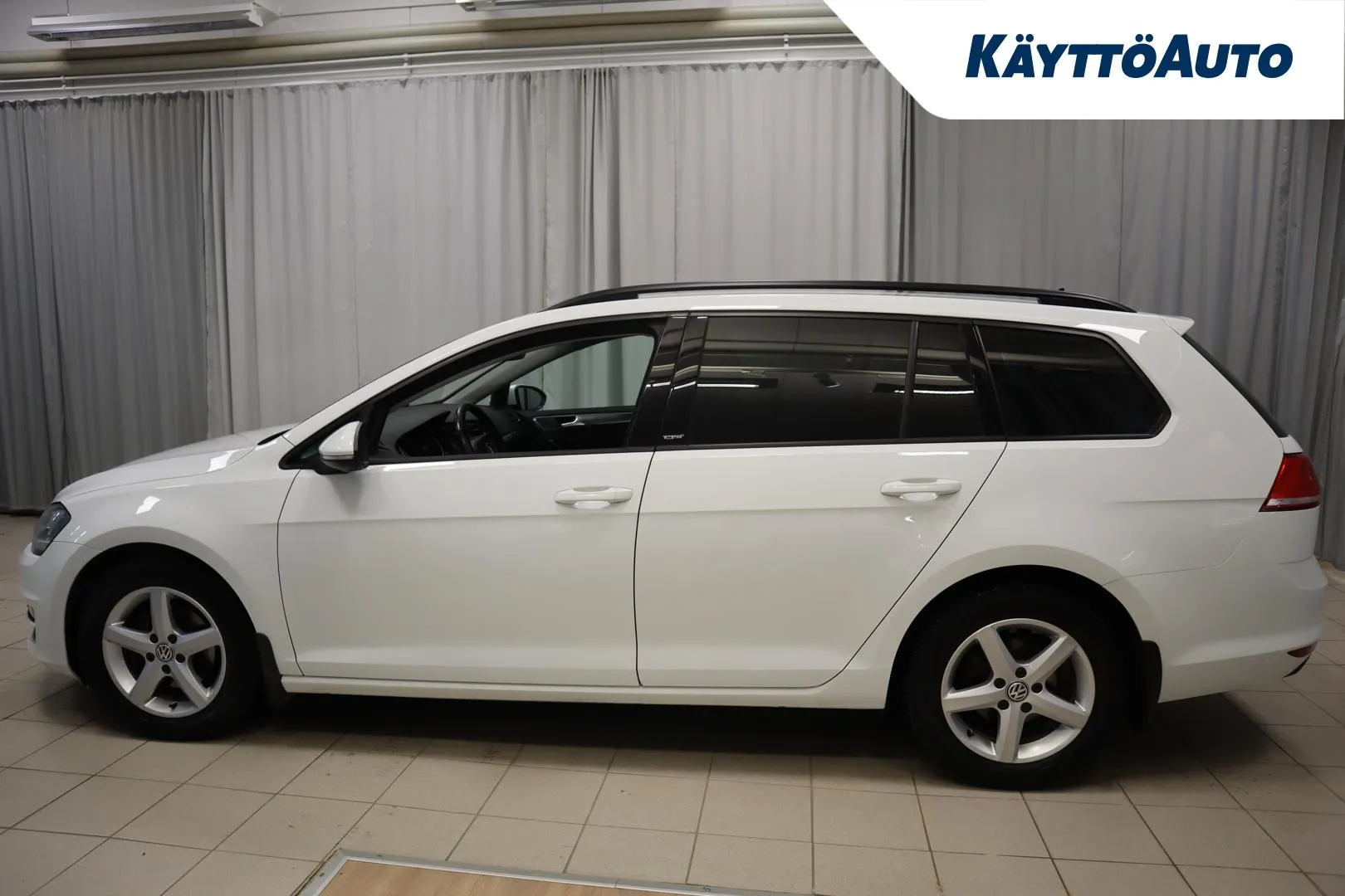 VOLKSWAGEN Golf FMN-995 carousel image