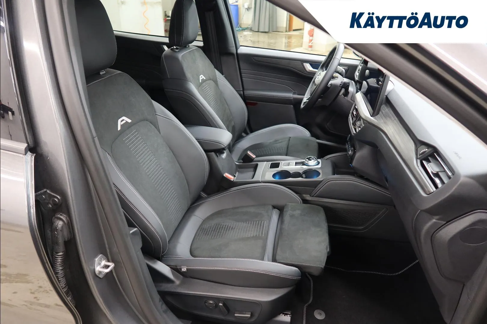Ford Kuga LTJ-538 carousel image