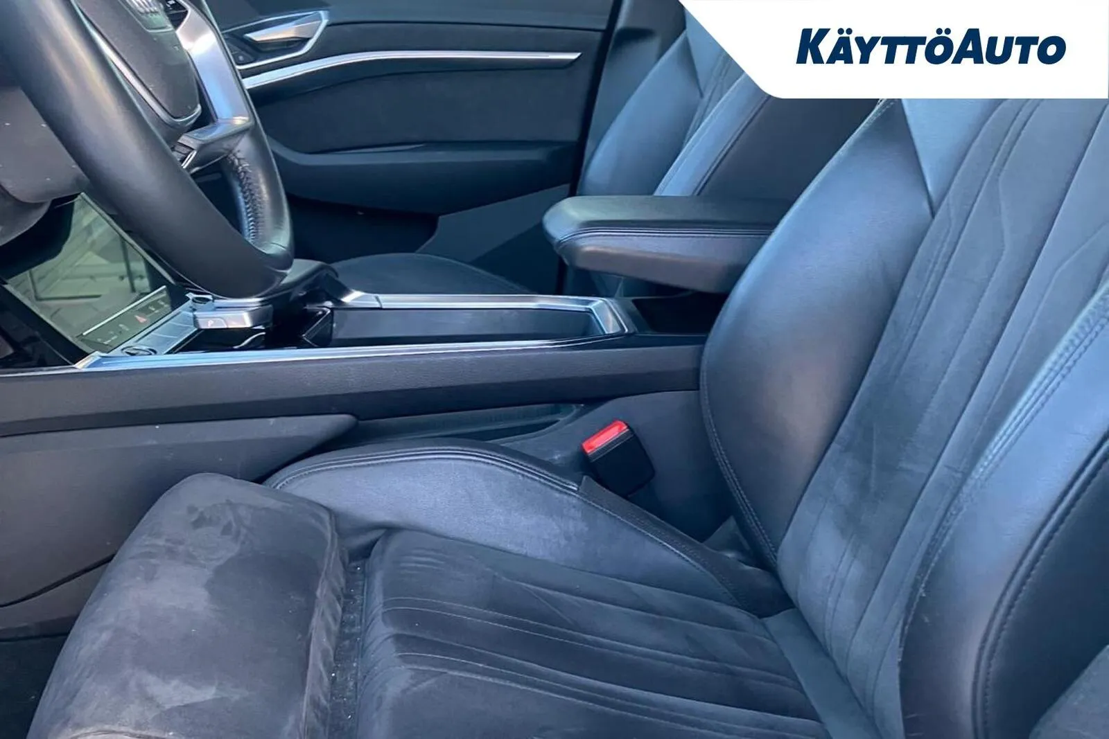 AUDI e-tron MYX-629 carousel image