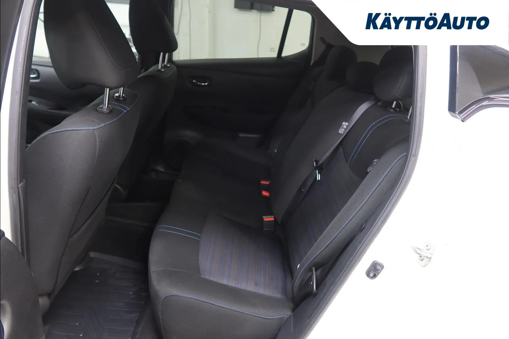 Nissan Leaf KUT-960 carousel image