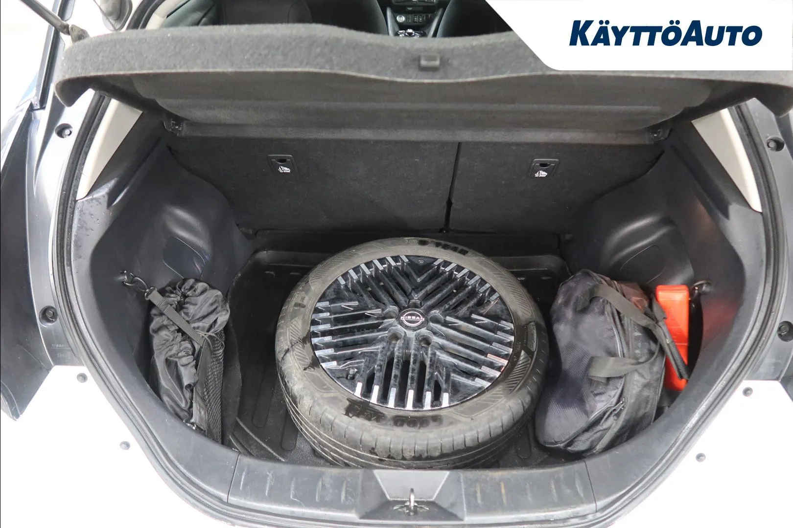 Nissan Leaf KUT-960 carousel image