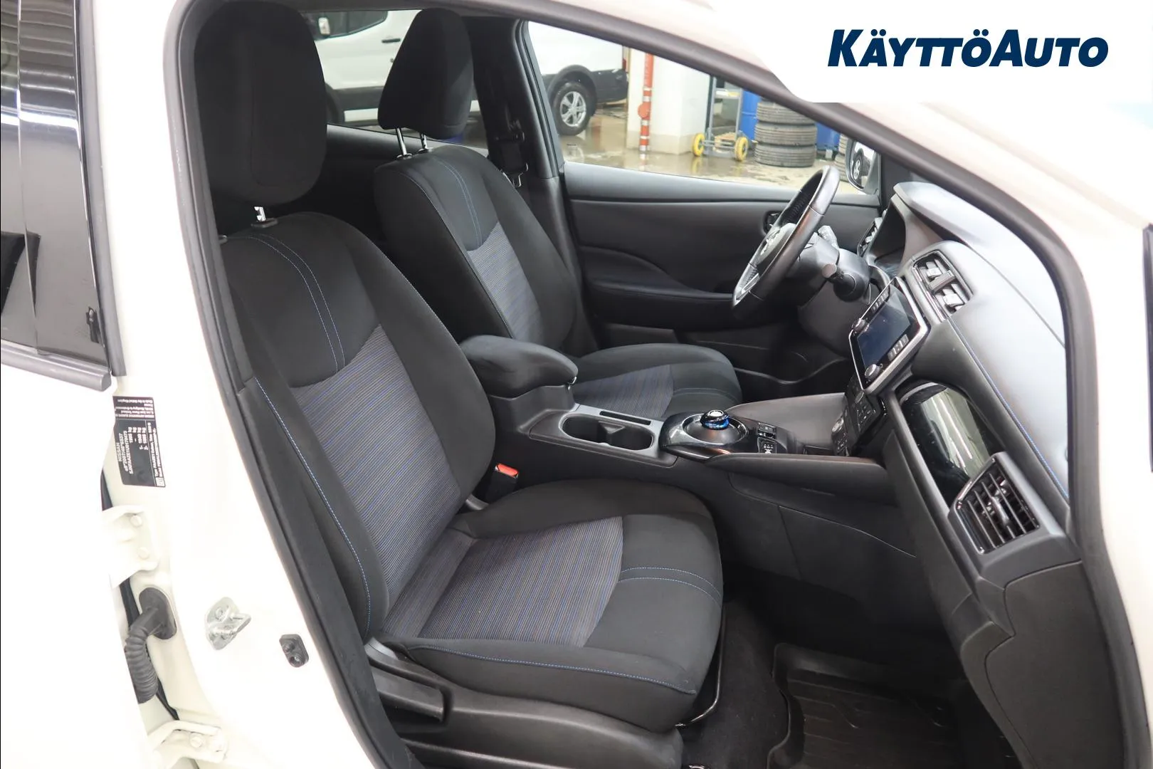 Nissan Leaf KUT-960 carousel image