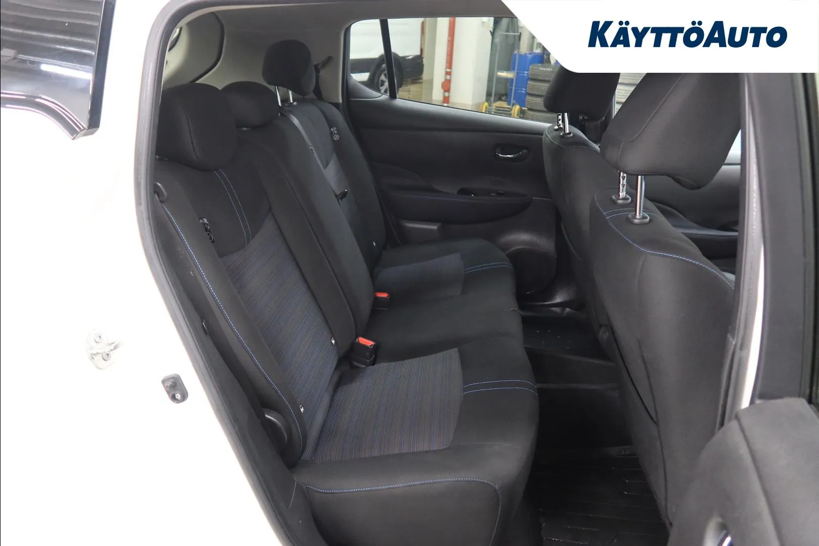 Nissan Leaf KUT-960 carousel image