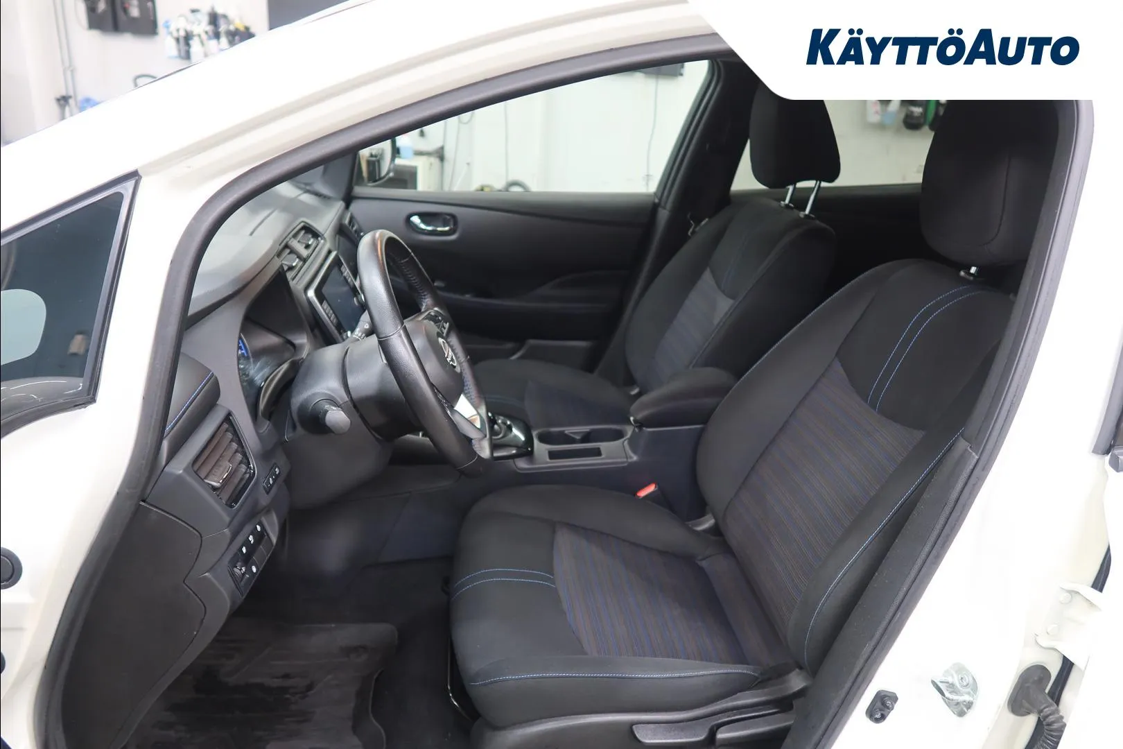 Nissan Leaf KUT-960 carousel image