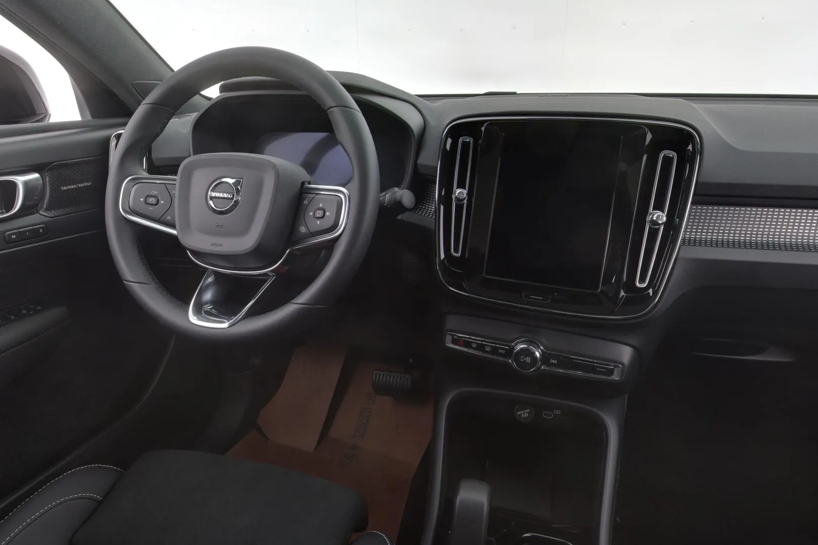 Volvo EC40 XTO-143 carousel image