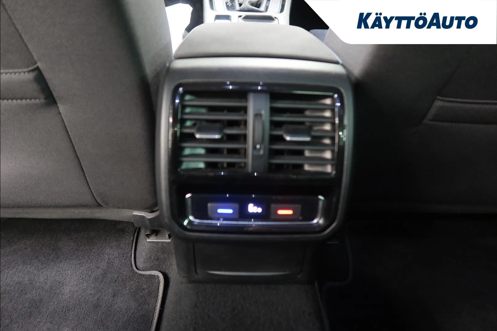 VOLKSWAGEN Passat MVY-822 carousel image