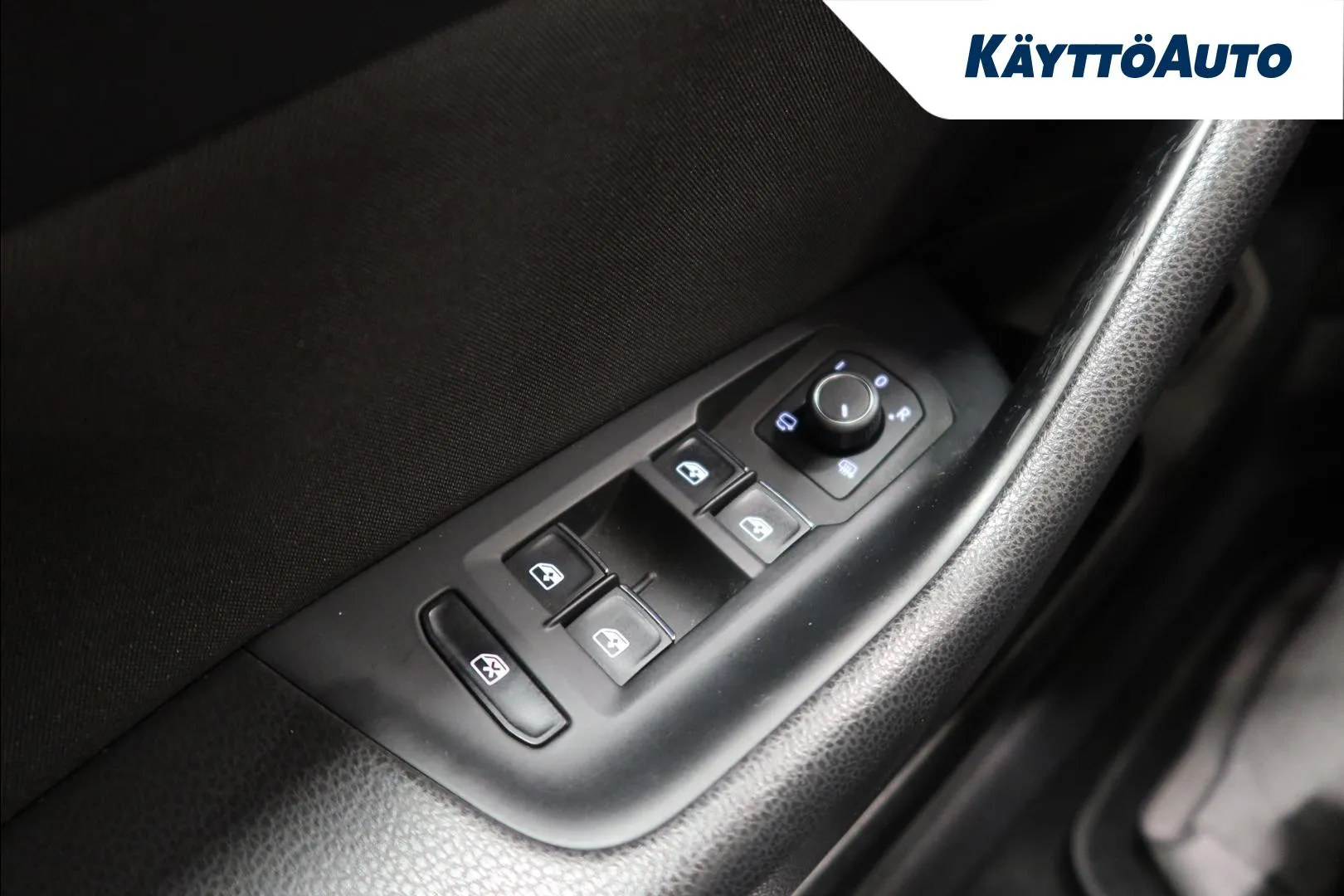 VOLKSWAGEN Passat MVY-822 carousel image