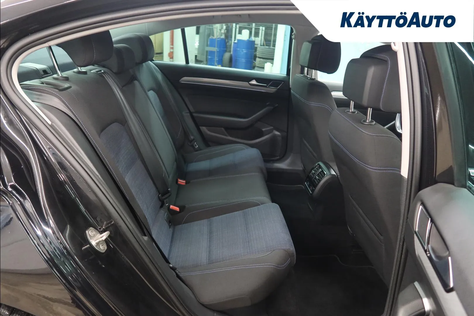 VOLKSWAGEN Passat MVY-822 carousel image