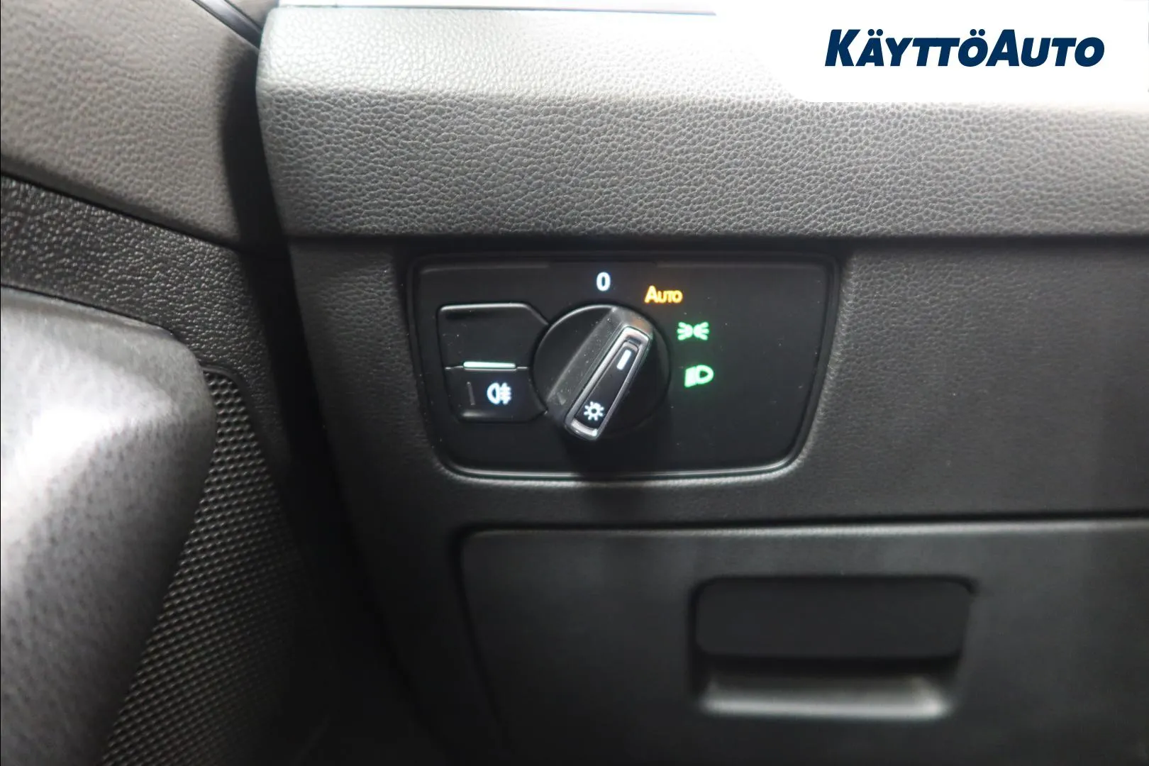 VOLKSWAGEN Passat MVY-822 carousel image