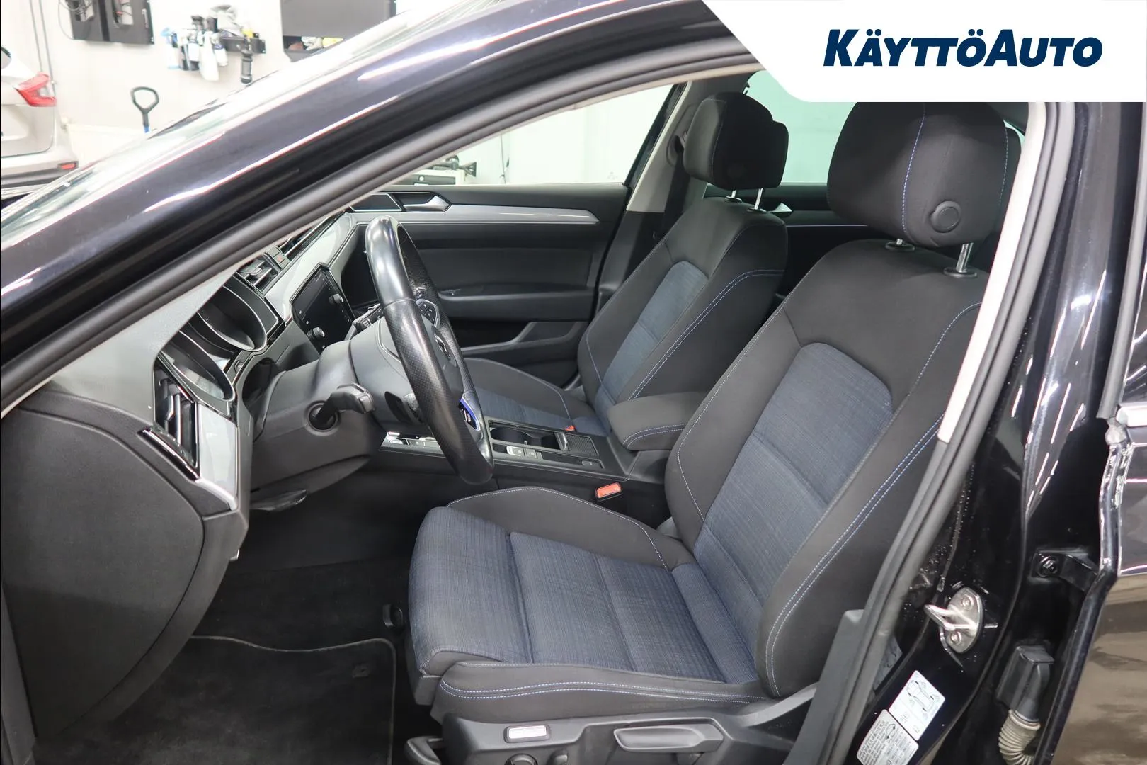 VOLKSWAGEN Passat MVY-822 carousel image