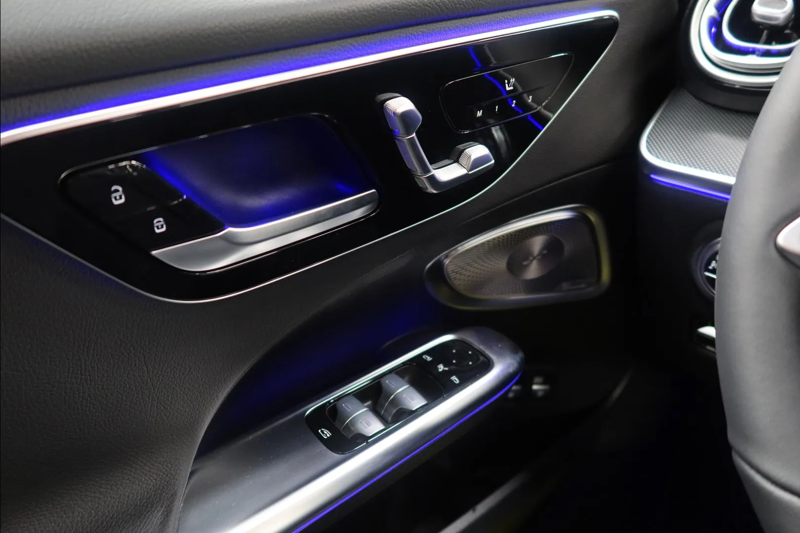 Mercedes-Benz C JNX-687 carousel image