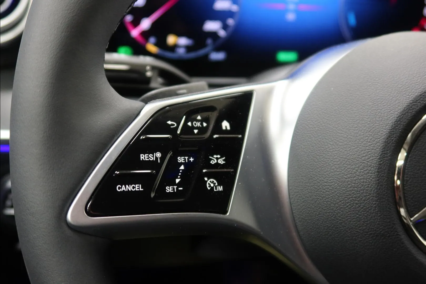 Mercedes-Benz C JNX-687 carousel image