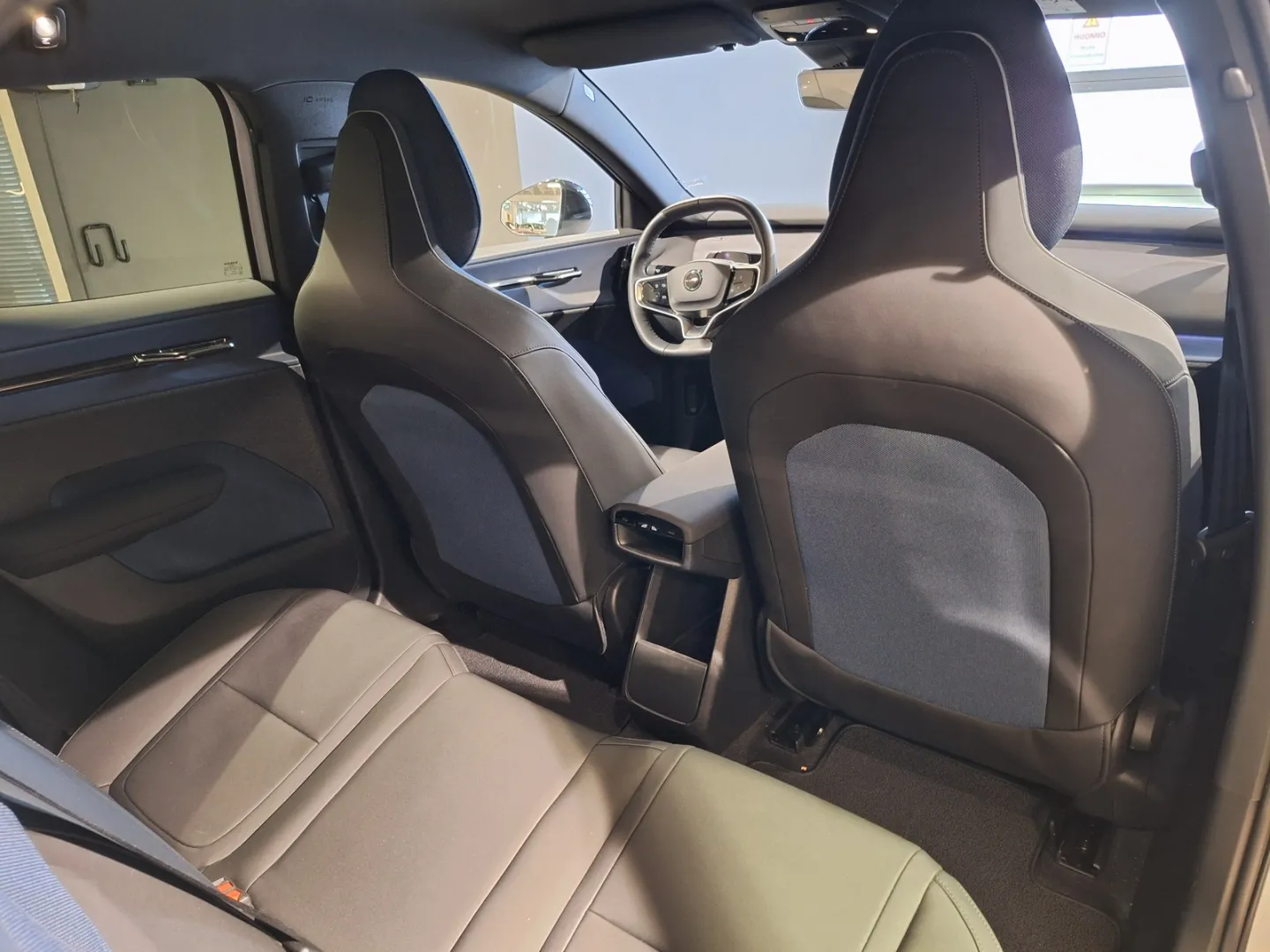 VOLVO EX30 RVO-292 carousel image