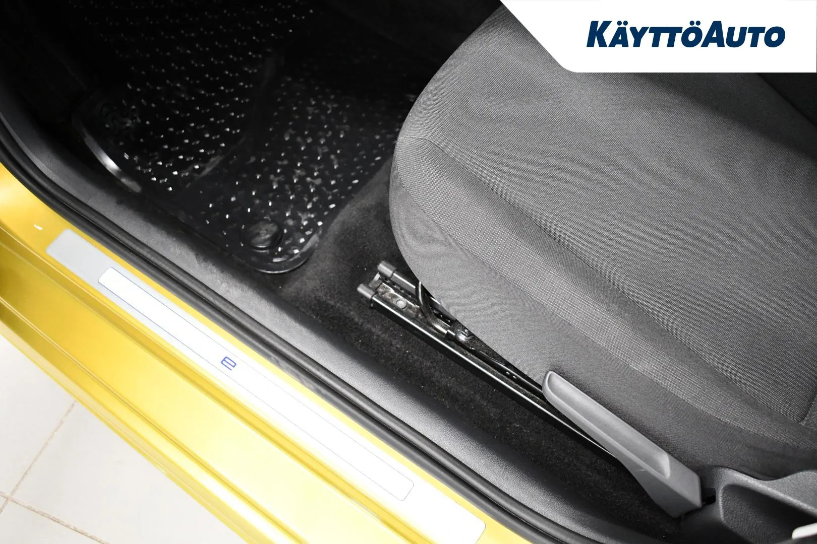 VOLKSWAGEN up! COU-924 carousel image