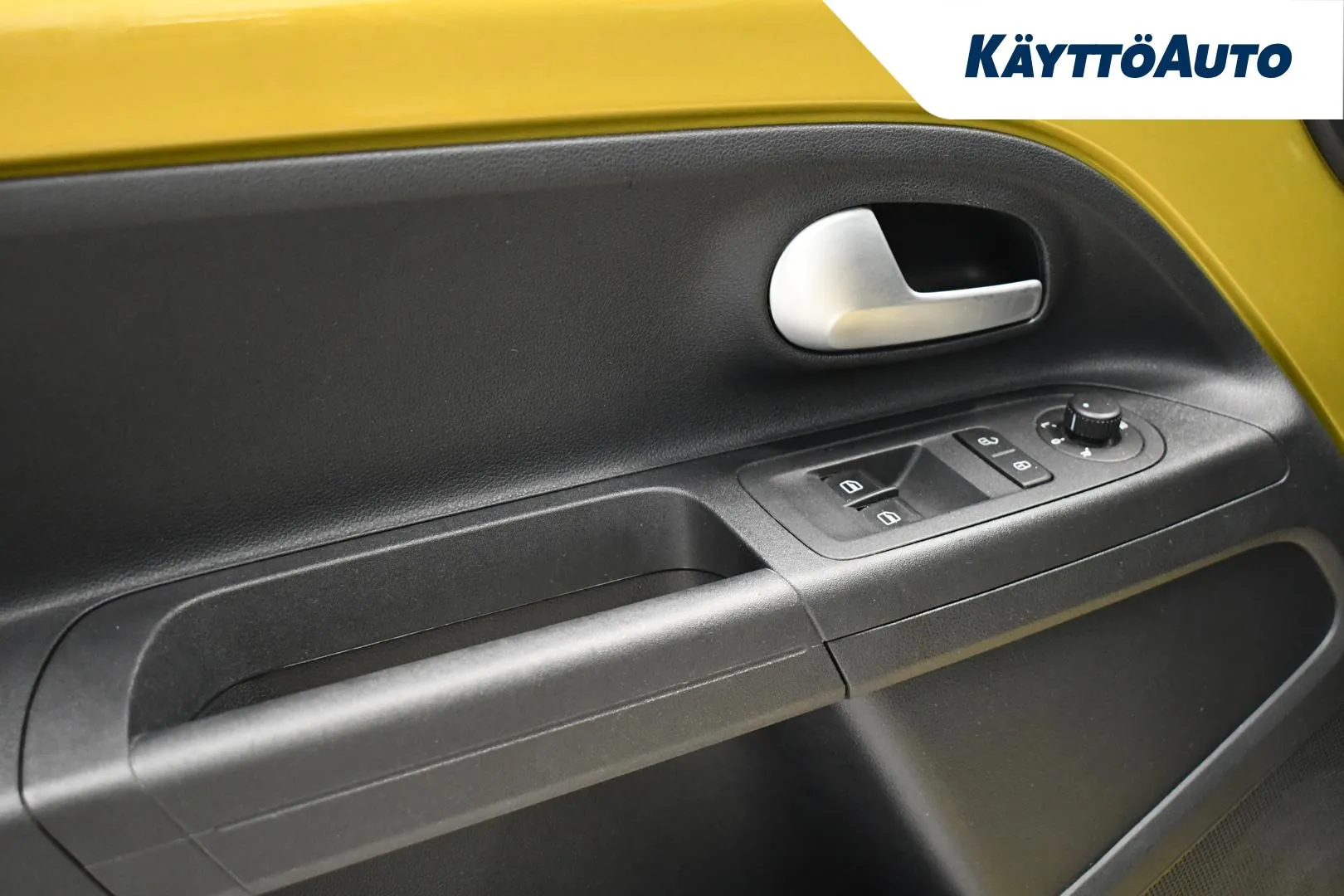 VOLKSWAGEN up! COU-924 carousel image