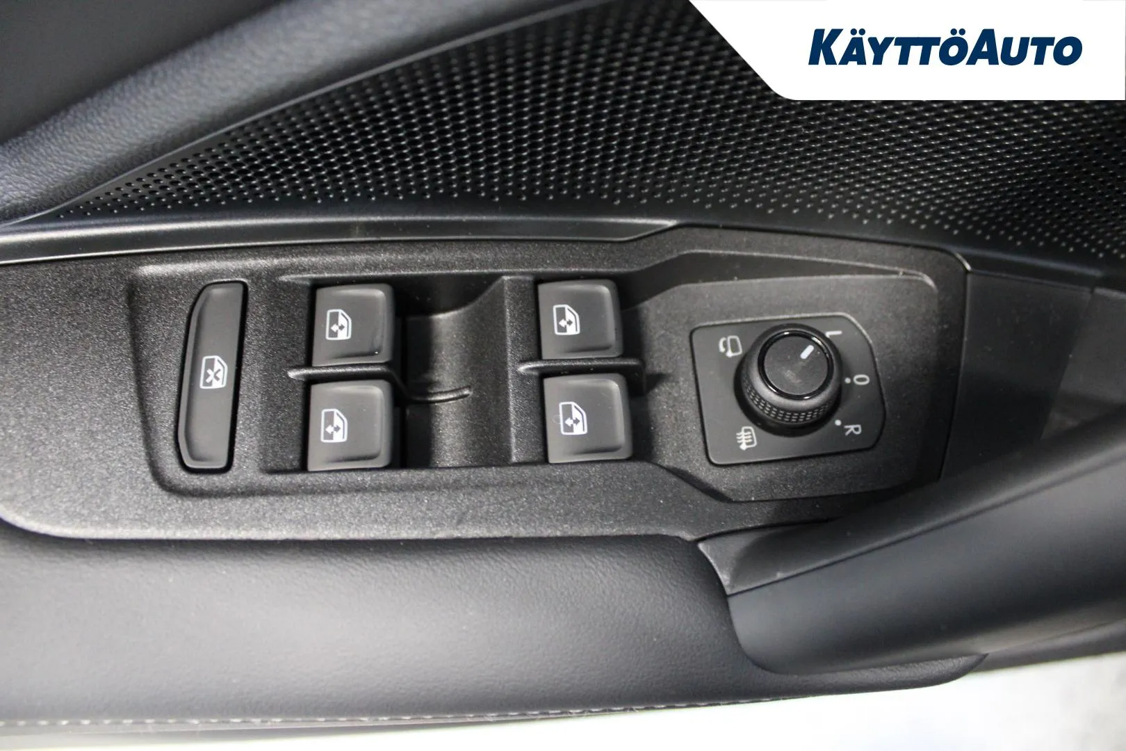 Volkswagen Tiguan YMI-237 carousel image