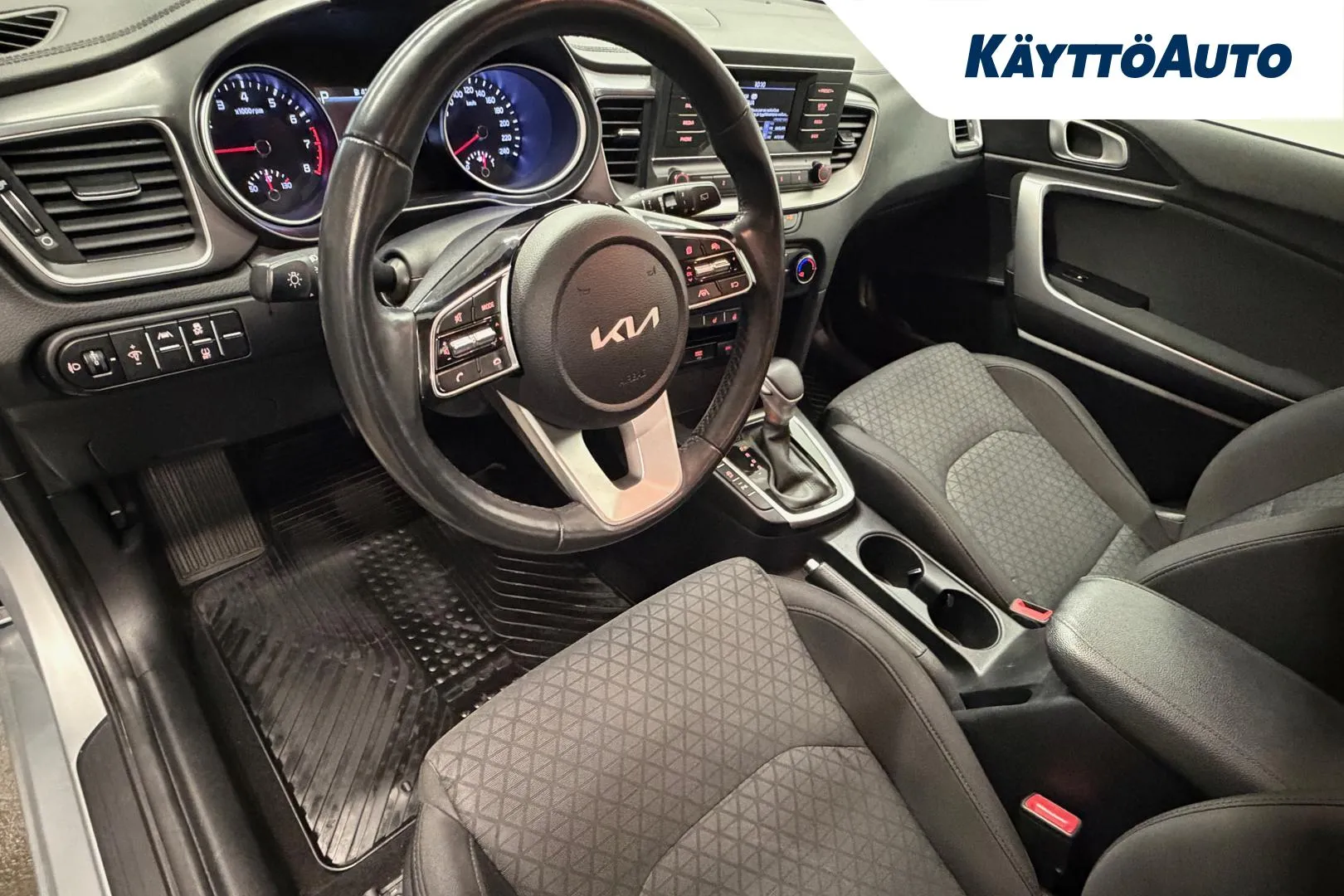 KIA Ceed KUS-660 carousel image