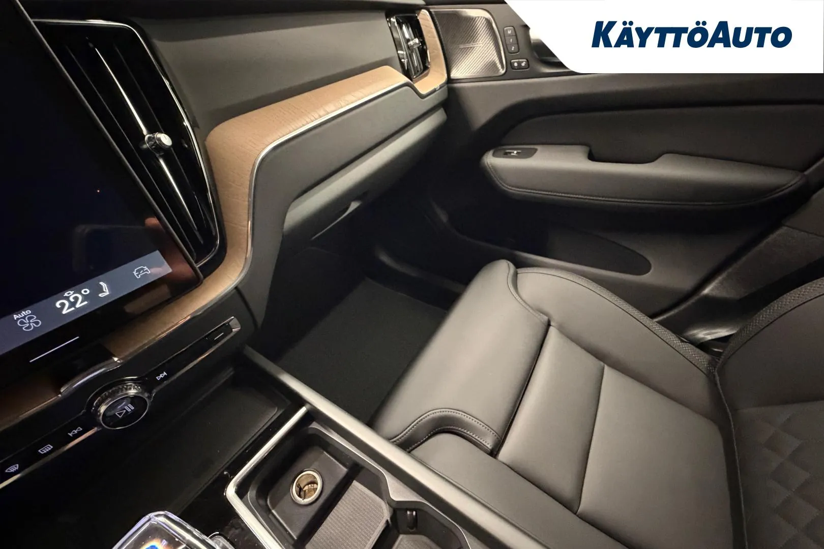 Volvo XC60 SRU-428 carousel image