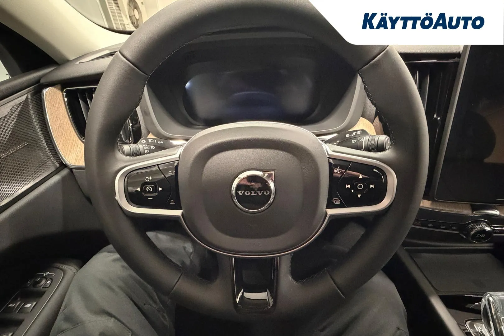 Volvo XC60 XTS-976 carousel image