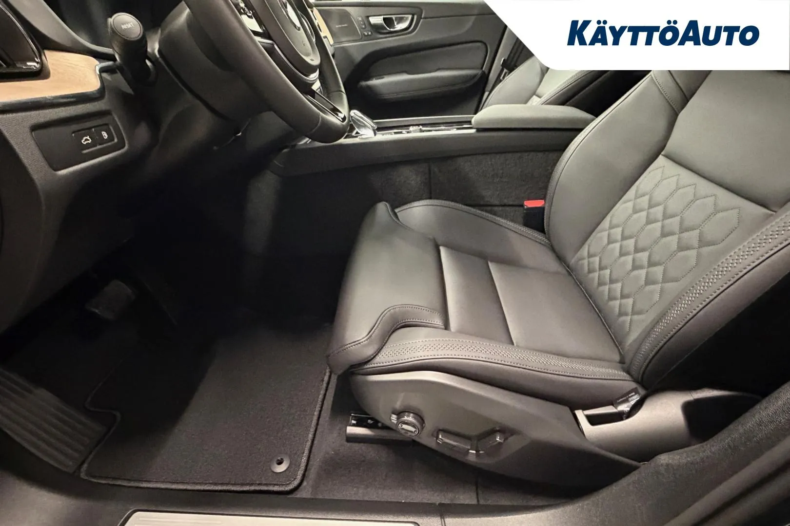 Volvo XC60 XTS-976 carousel image