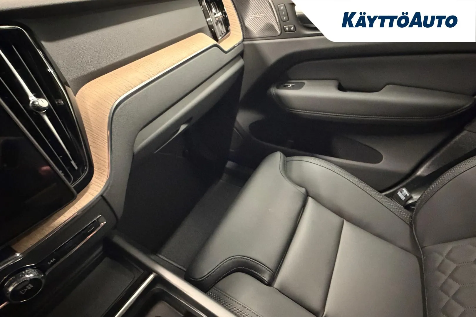 Volvo XC60 XTS-976 carousel image