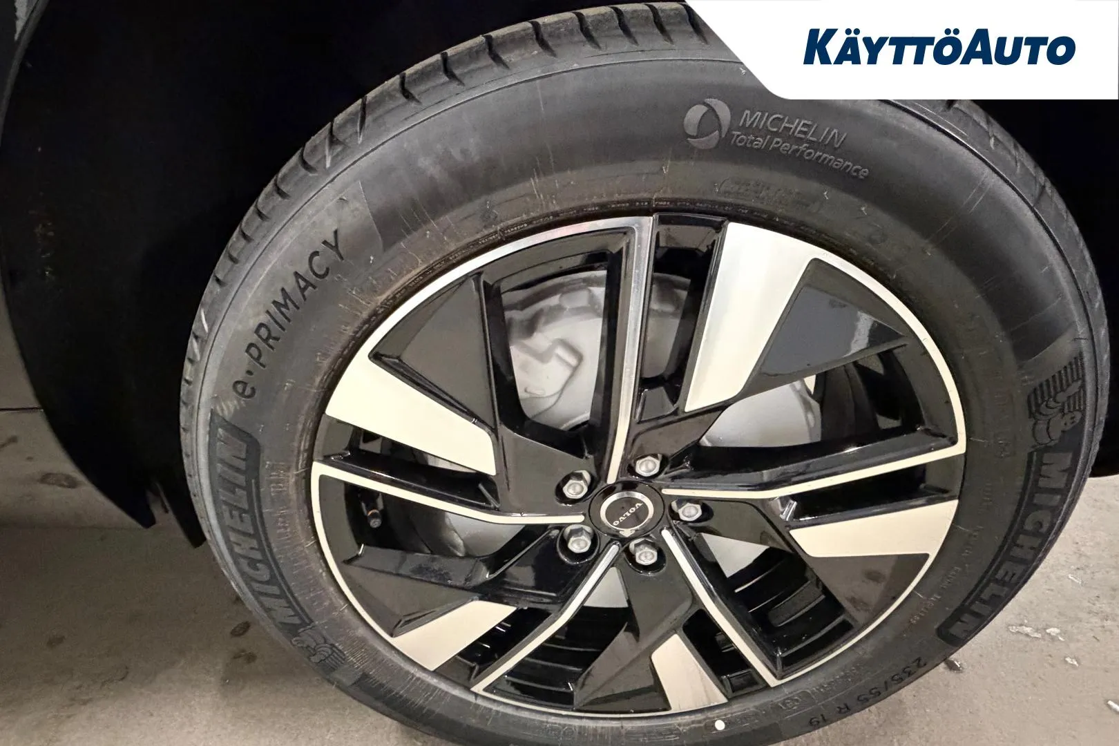 Volvo XC60 XTS-979 carousel image