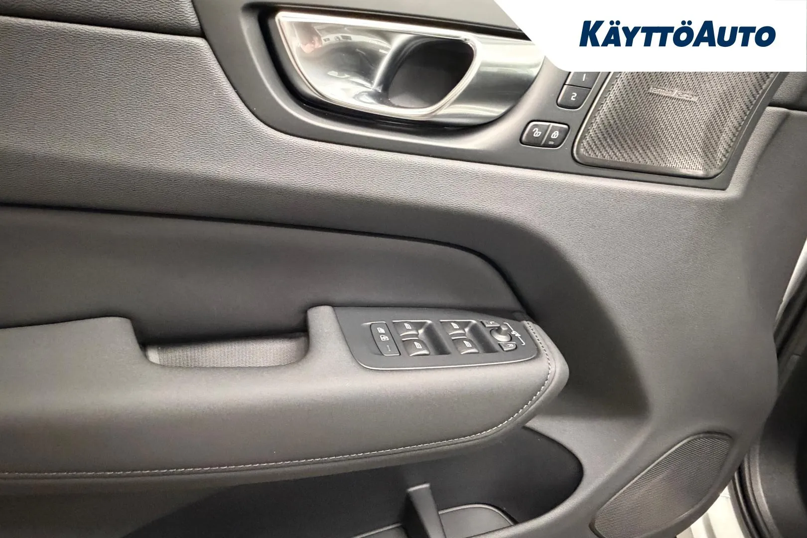 Volvo XC60 YMG-604 carousel image