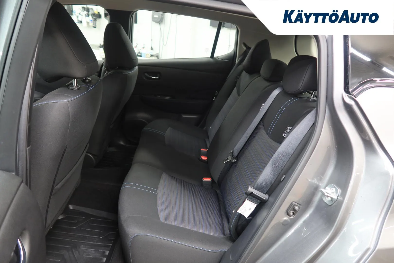 NISSAN Leaf YXL-937 carousel image