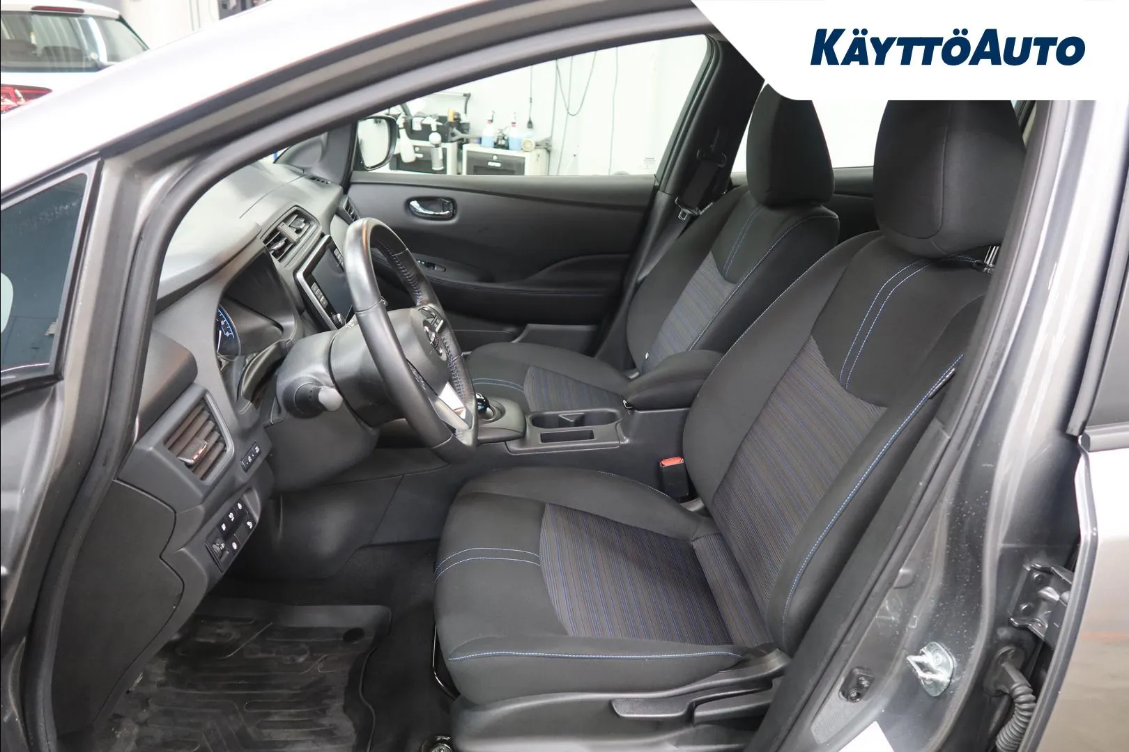 NISSAN Leaf YXL-937 carousel image