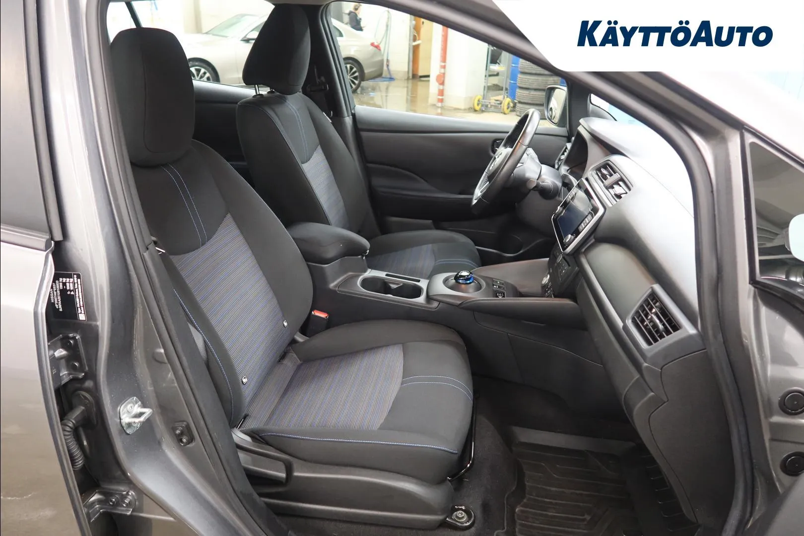 NISSAN Leaf YXL-937 carousel image