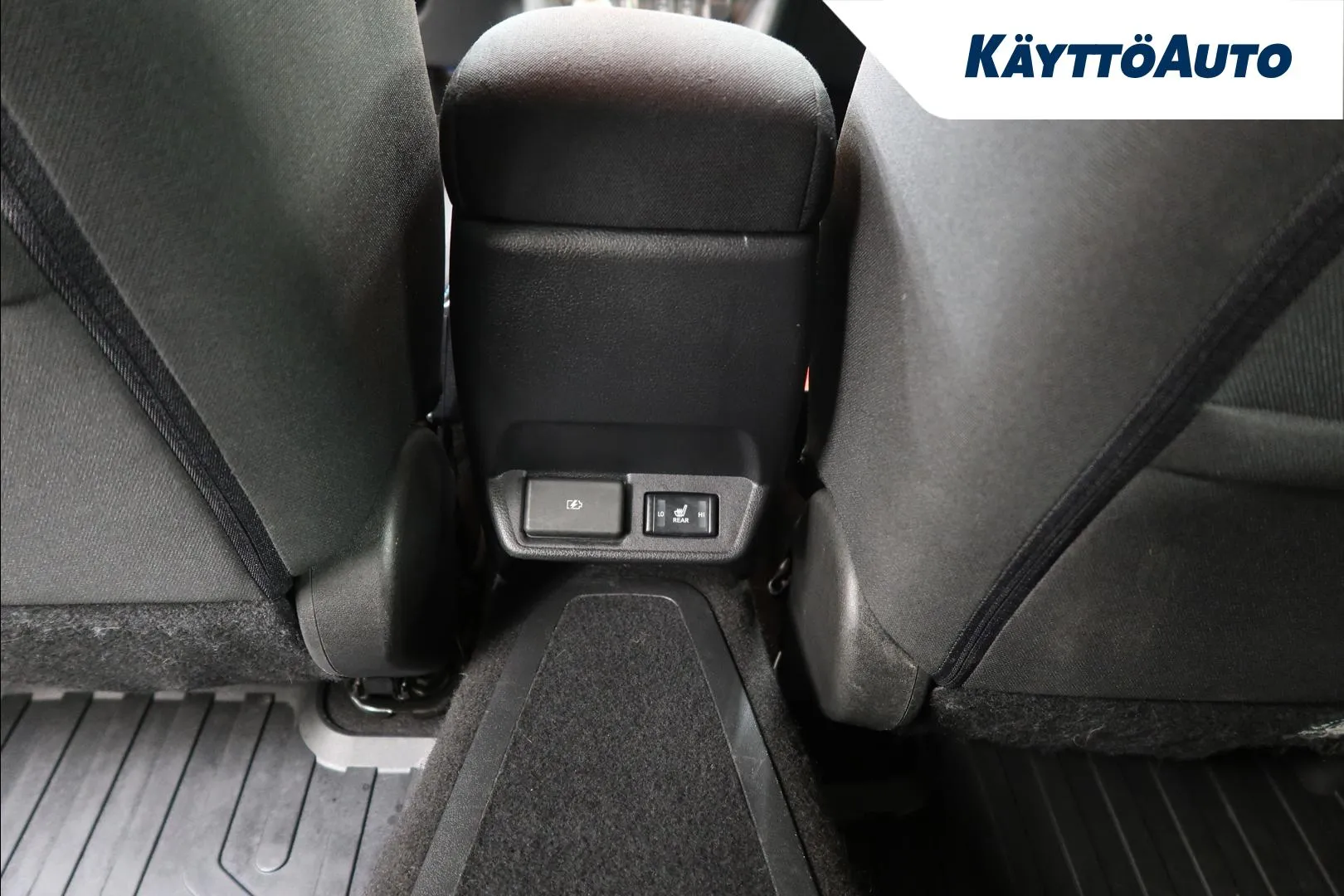 NISSAN Leaf YXL-937 carousel image