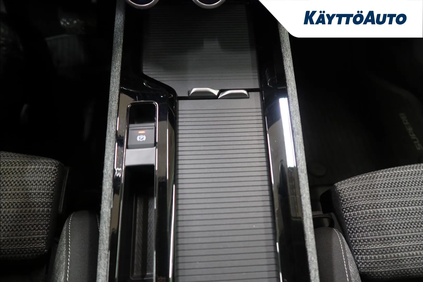 Skoda Superb JNH-497 carousel image