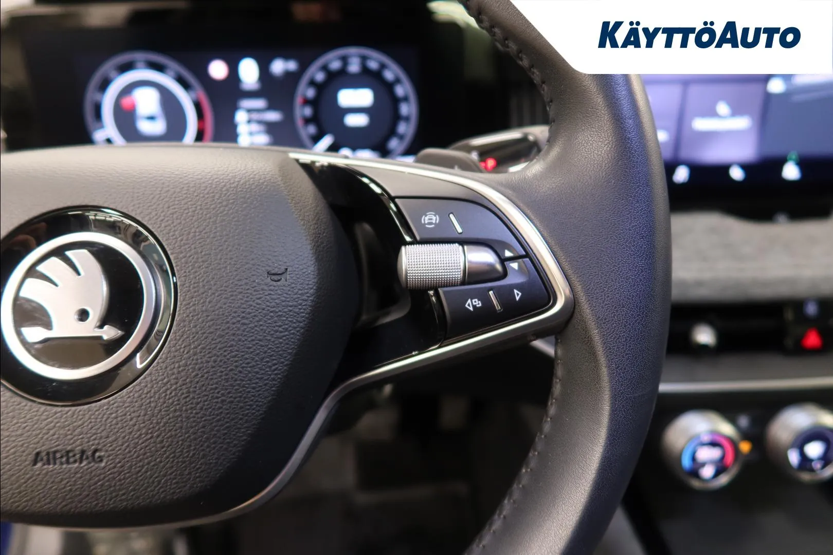 Skoda Superb JNH-497 carousel image