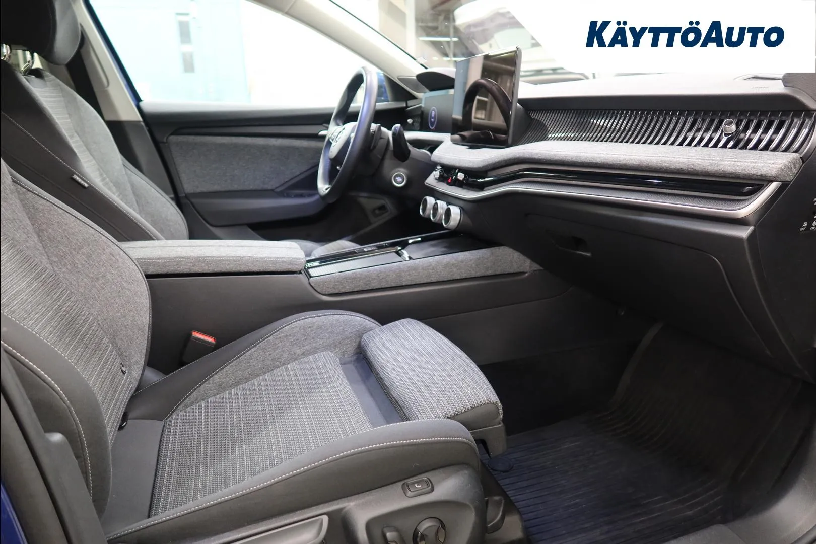 Skoda Superb JNH-497 carousel image