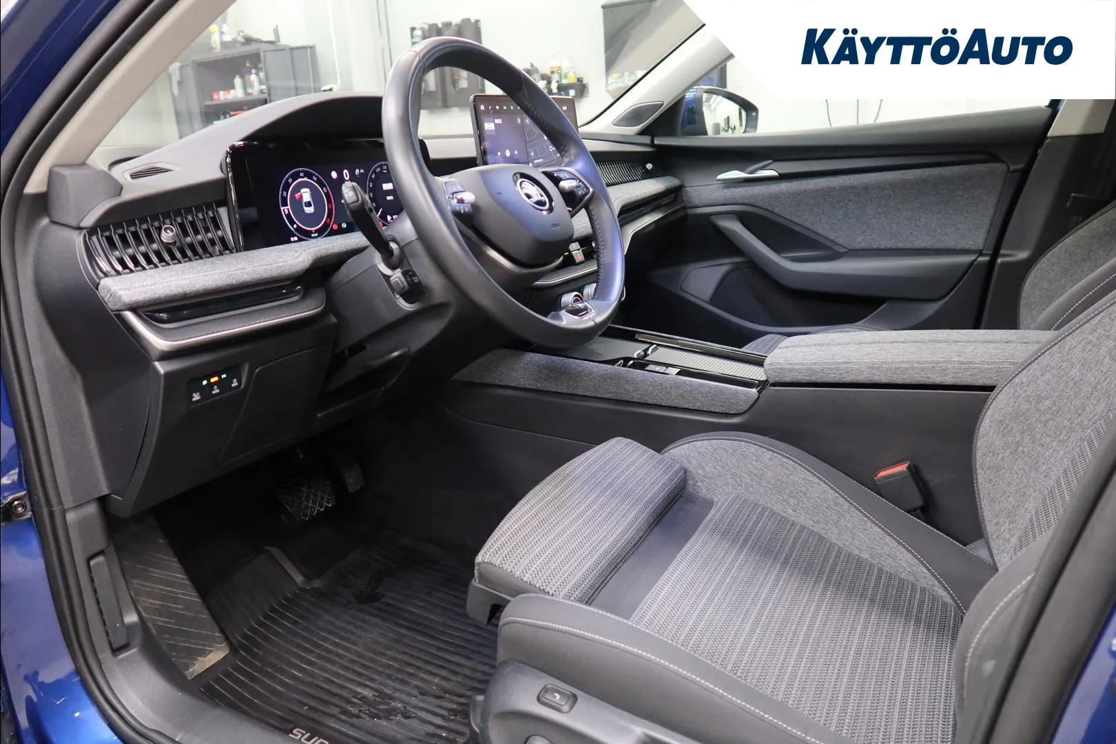 Skoda Superb JNH-497 carousel image