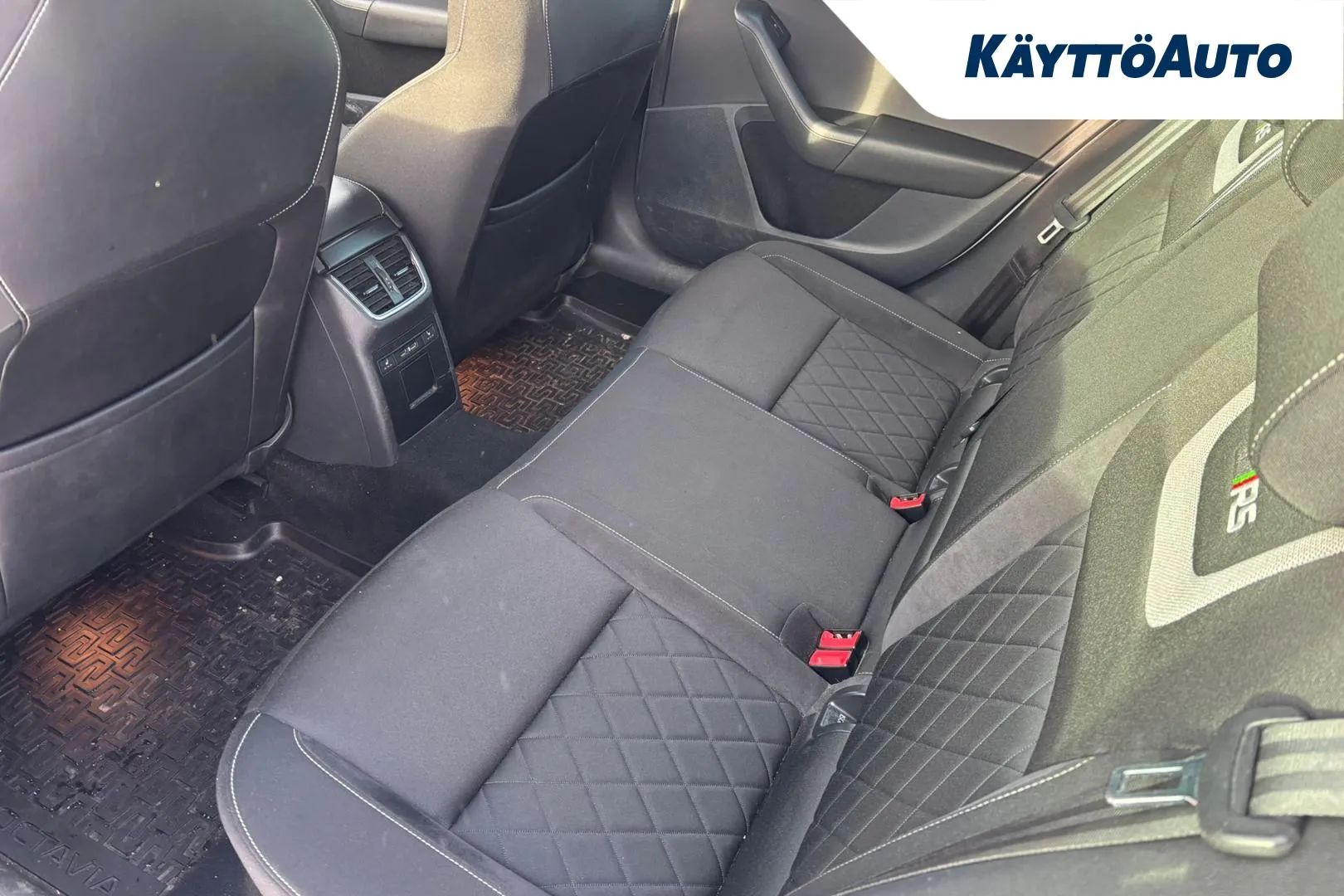 Skoda Octavia FNY-479 carousel image