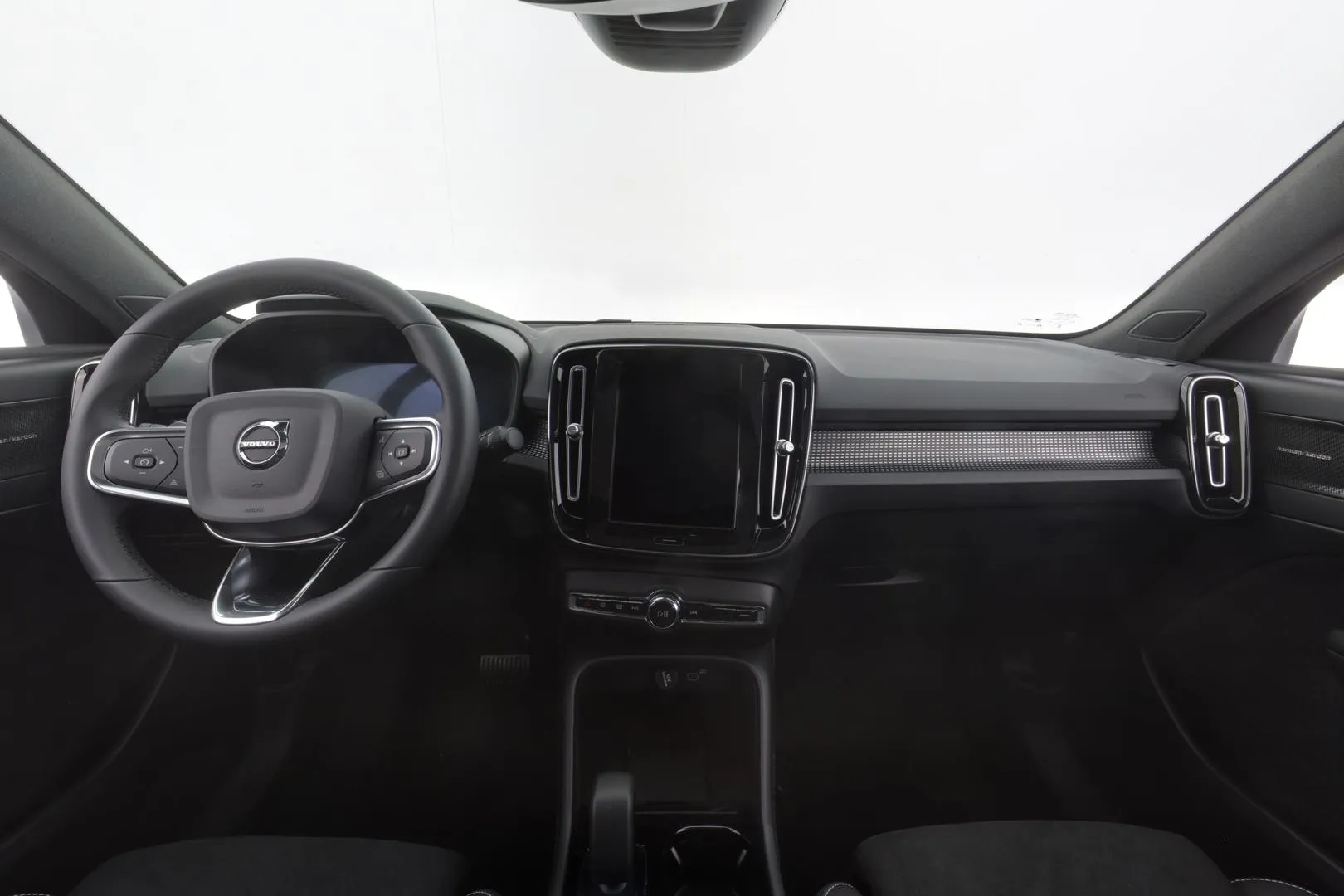 Volvo EC40 YMJ-652 carousel image