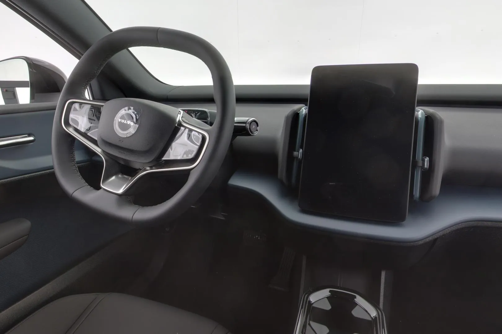 Volvo EX30 YMJ-663 carousel image