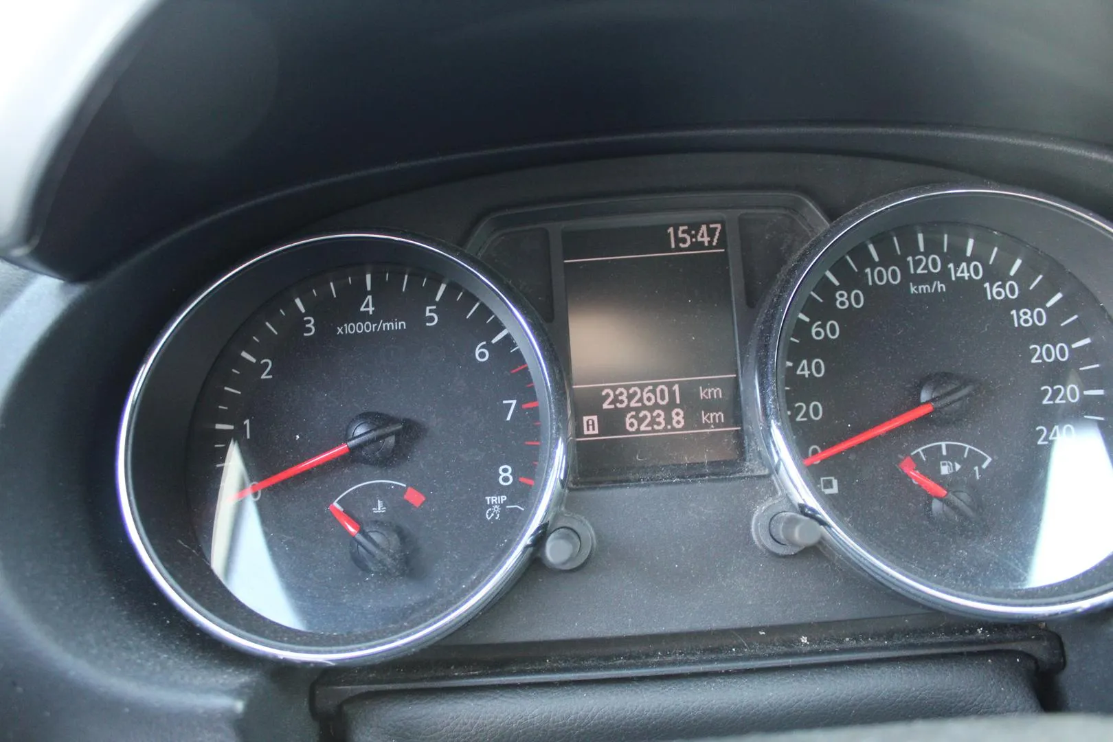 NISSAN Qashqai YHT-233 carousel image