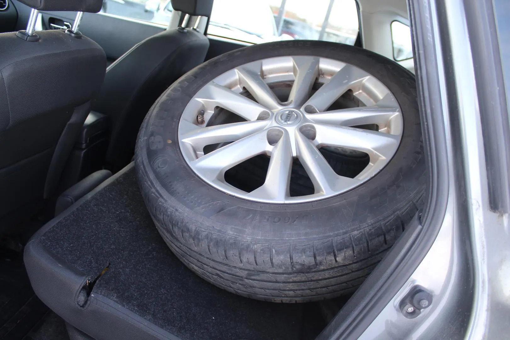 NISSAN Qashqai YHT-233 carousel image