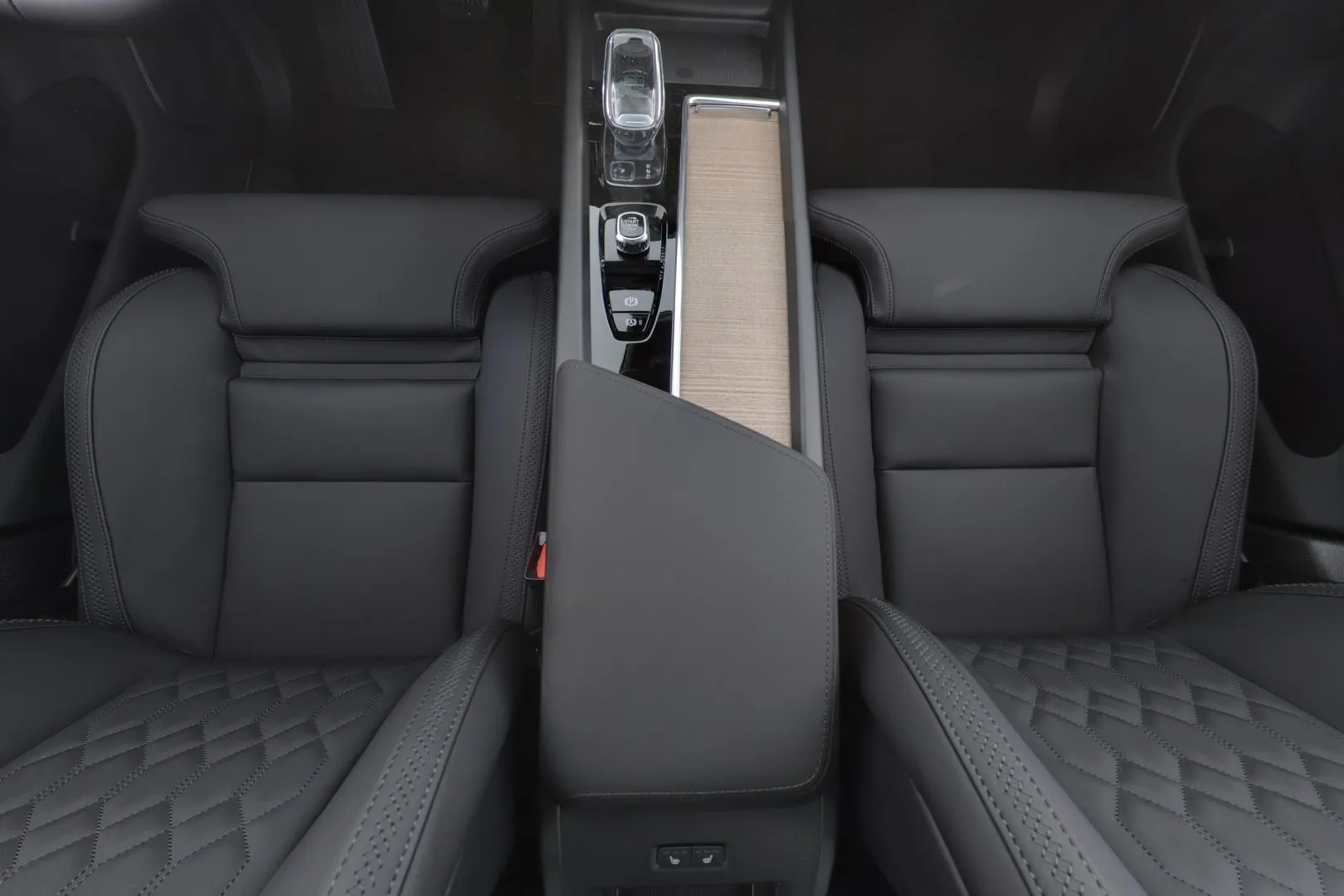 Volvo XC60 YMJ-395 carousel image