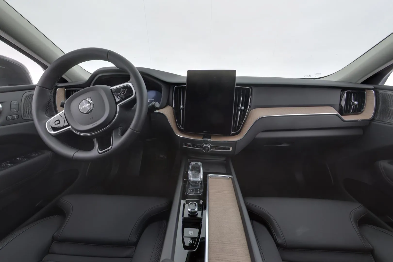 Volvo XC60 YMJ-395 carousel image