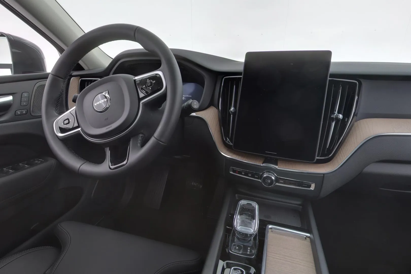 Volvo XC60 YMJ-395 carousel image