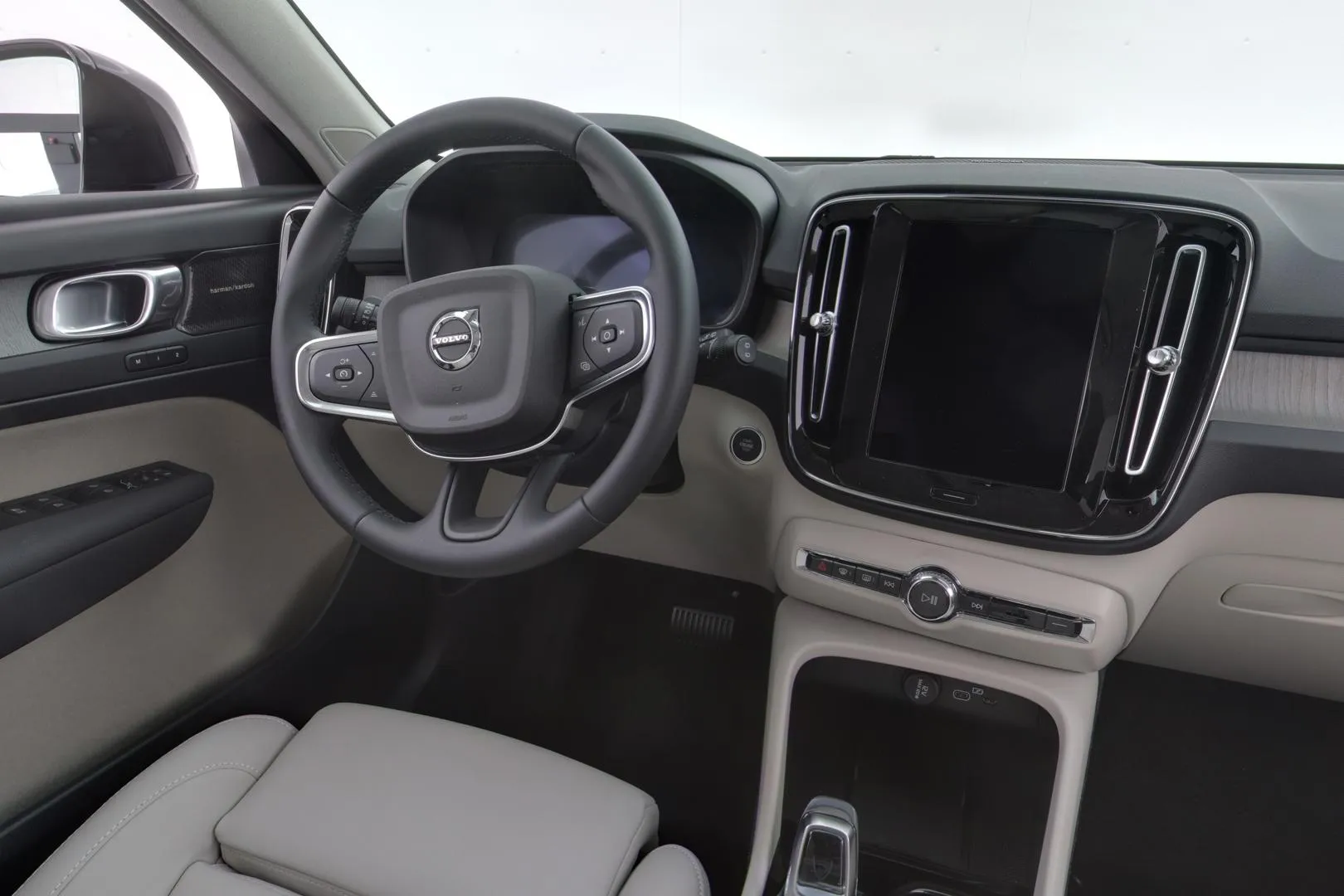 Volvo XC40 YMJ-682 carousel image