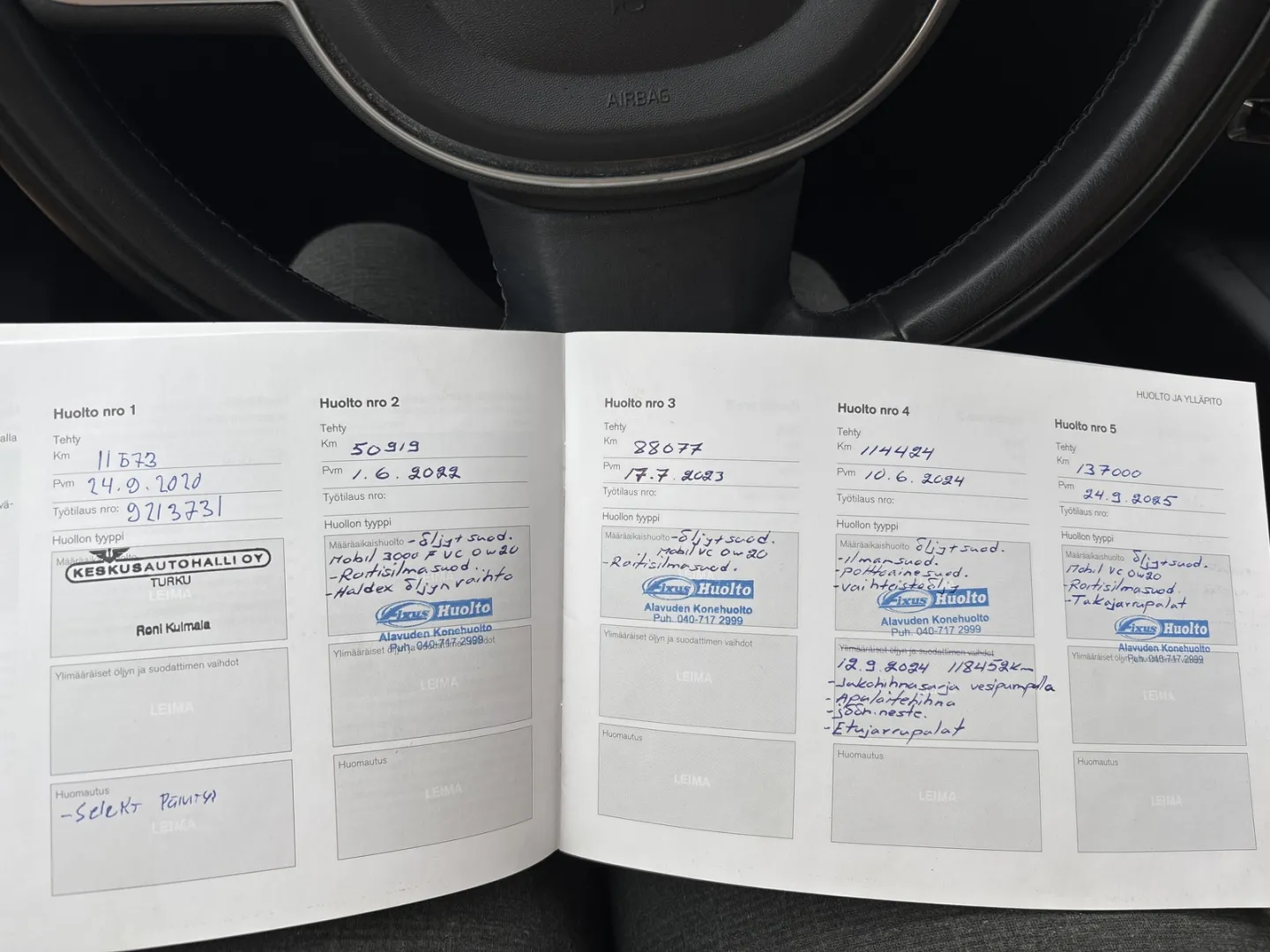 VOLVO V60 Cross Country YLH-584 carousel image